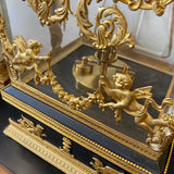 Französische Bronze- und Glas-Torsionspendel-Tischuhr (ca. 1904)