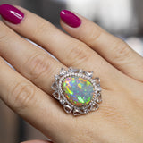 Ring mit Opal und Diamanten