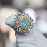 Ring mit Opal und Diamanten