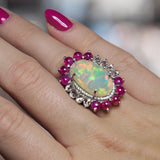 Ring mit Opal-Rubinen und Diamanten
