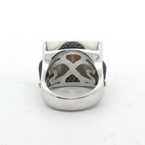 White 18K Gold Cylindrical Agate Pendant with V-Shaped Accents