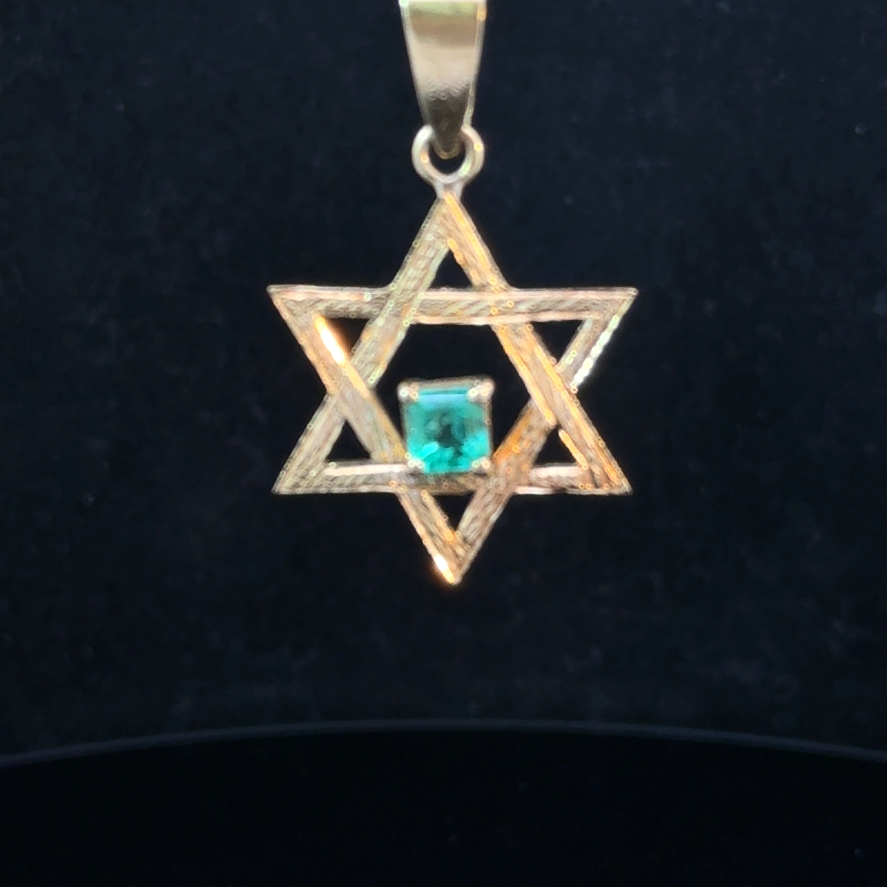 Magen David pendant gold with emerald detail