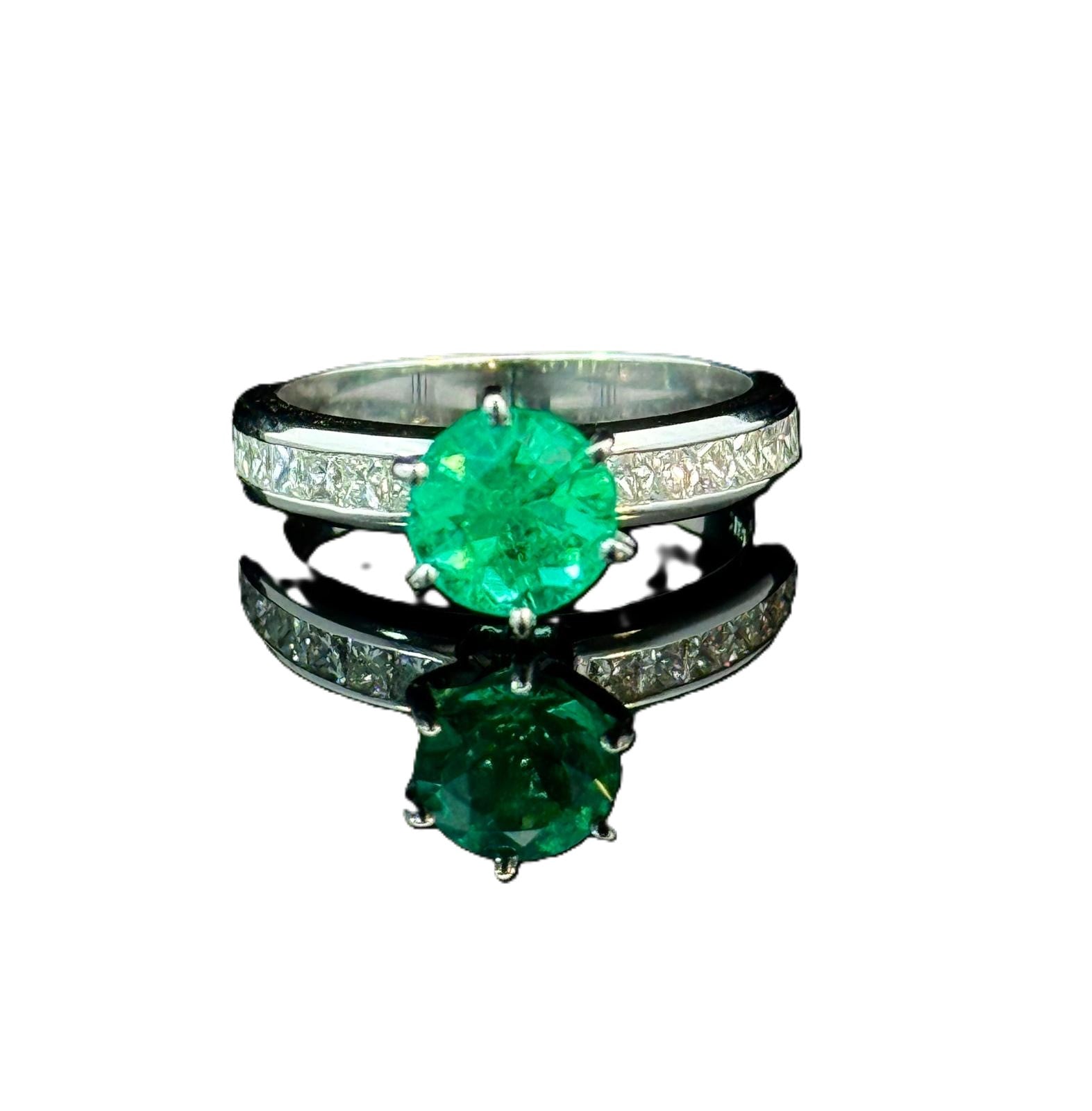Smaragd Ring aus 18K Weißgold – eleganter Edelsteinring aus der Royal Jewellery Collection