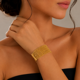 Exceptional Handcrafted 18K Yellow Gold Mesh Bracelet with Sapphire Clasp