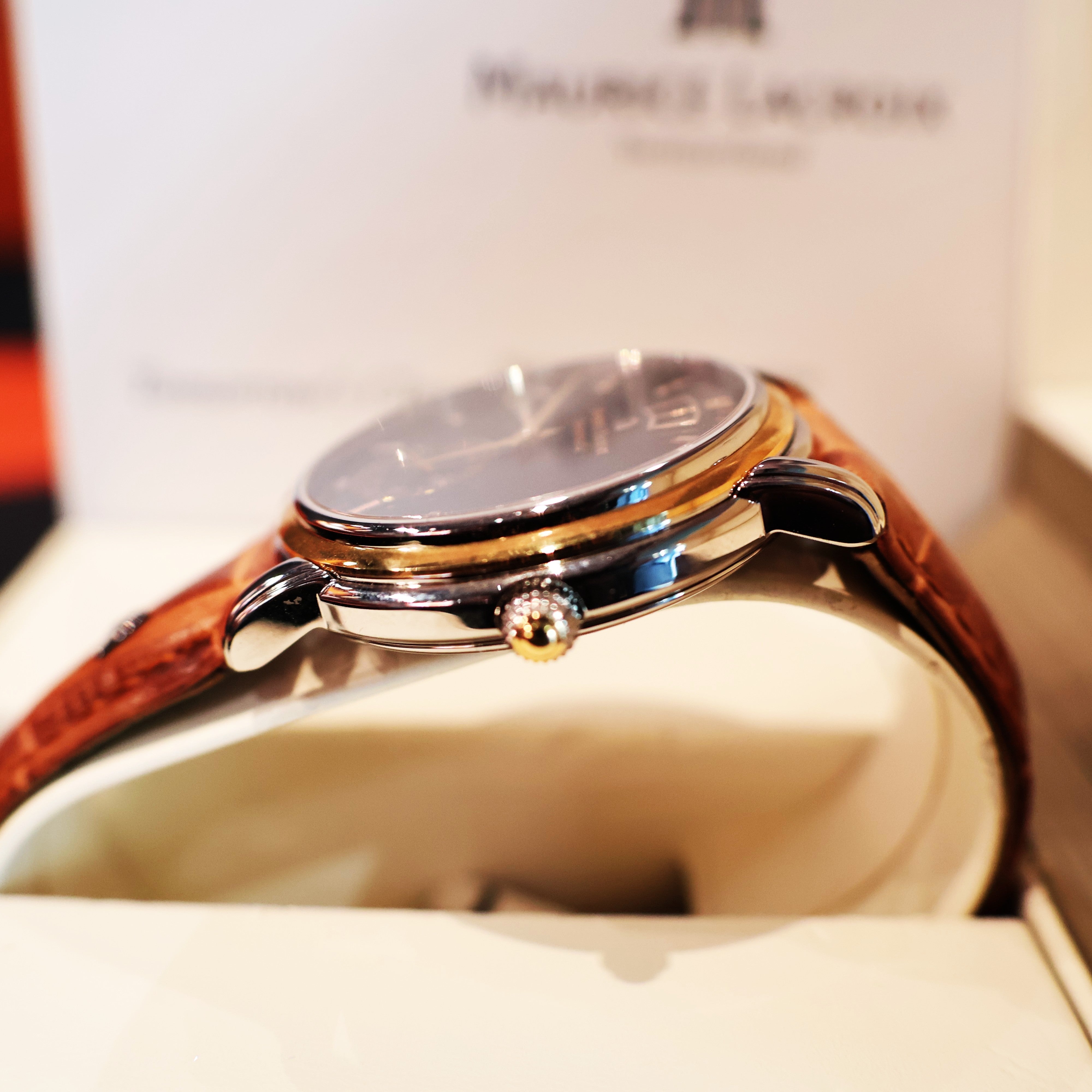 Elegant men’s dress watch black dial gold Roman numerals luxury timepiece