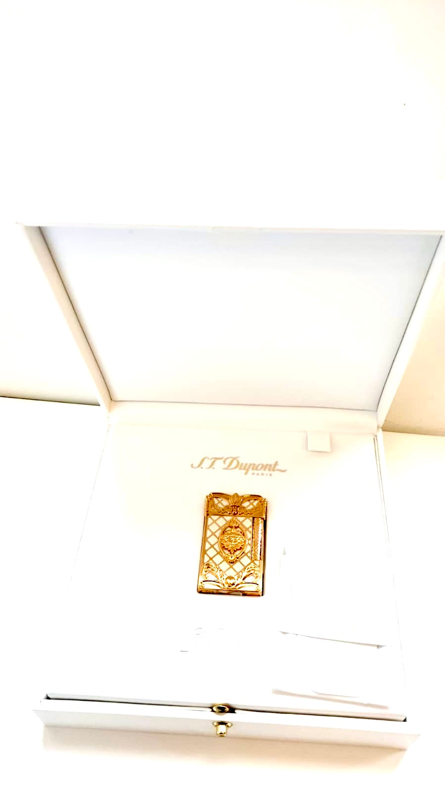 S.T. Dupont Versailles limited edition gold lighter in original presentation box