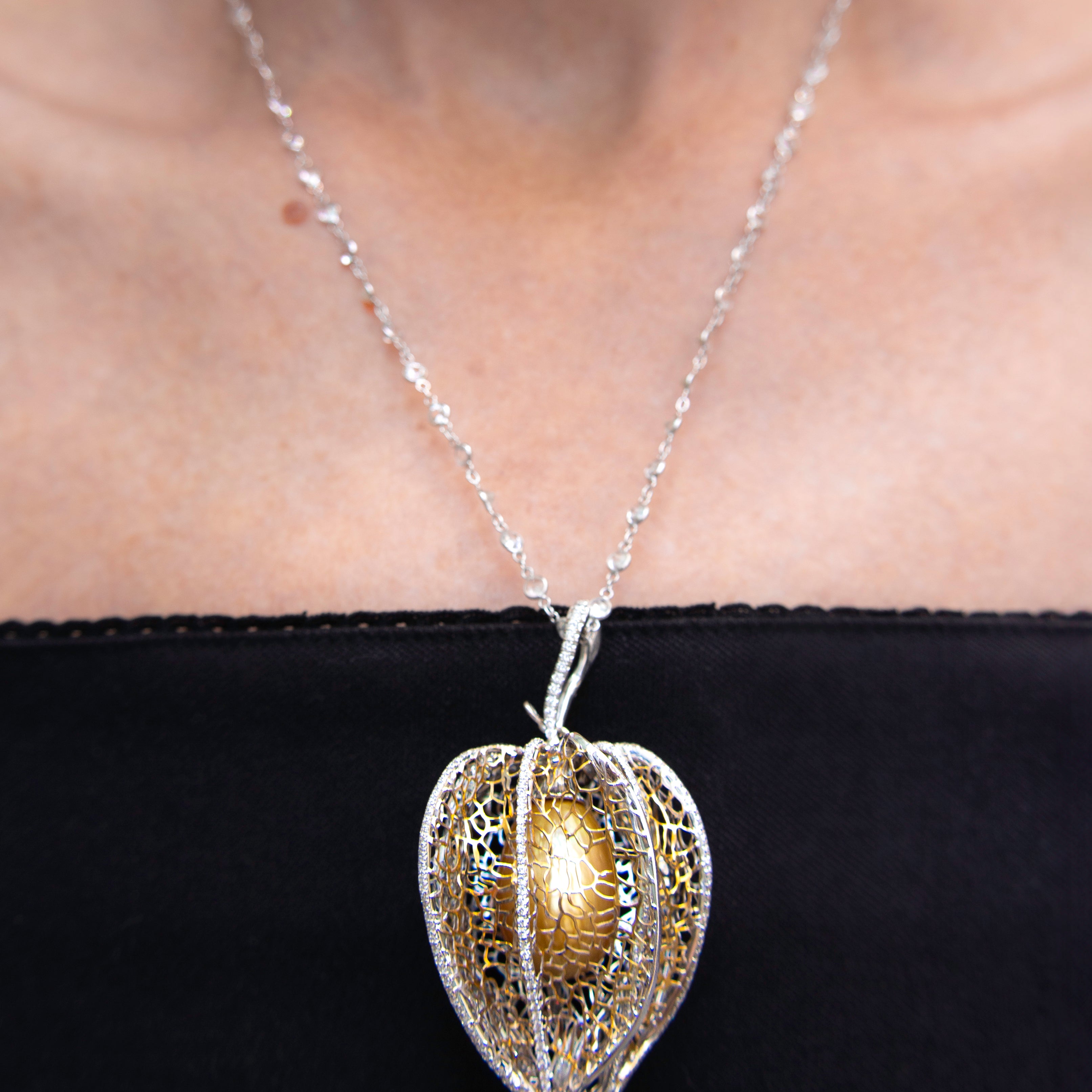 Physalis Pendant | Gold Pearl & Diamonds | 18K Gold - Side View