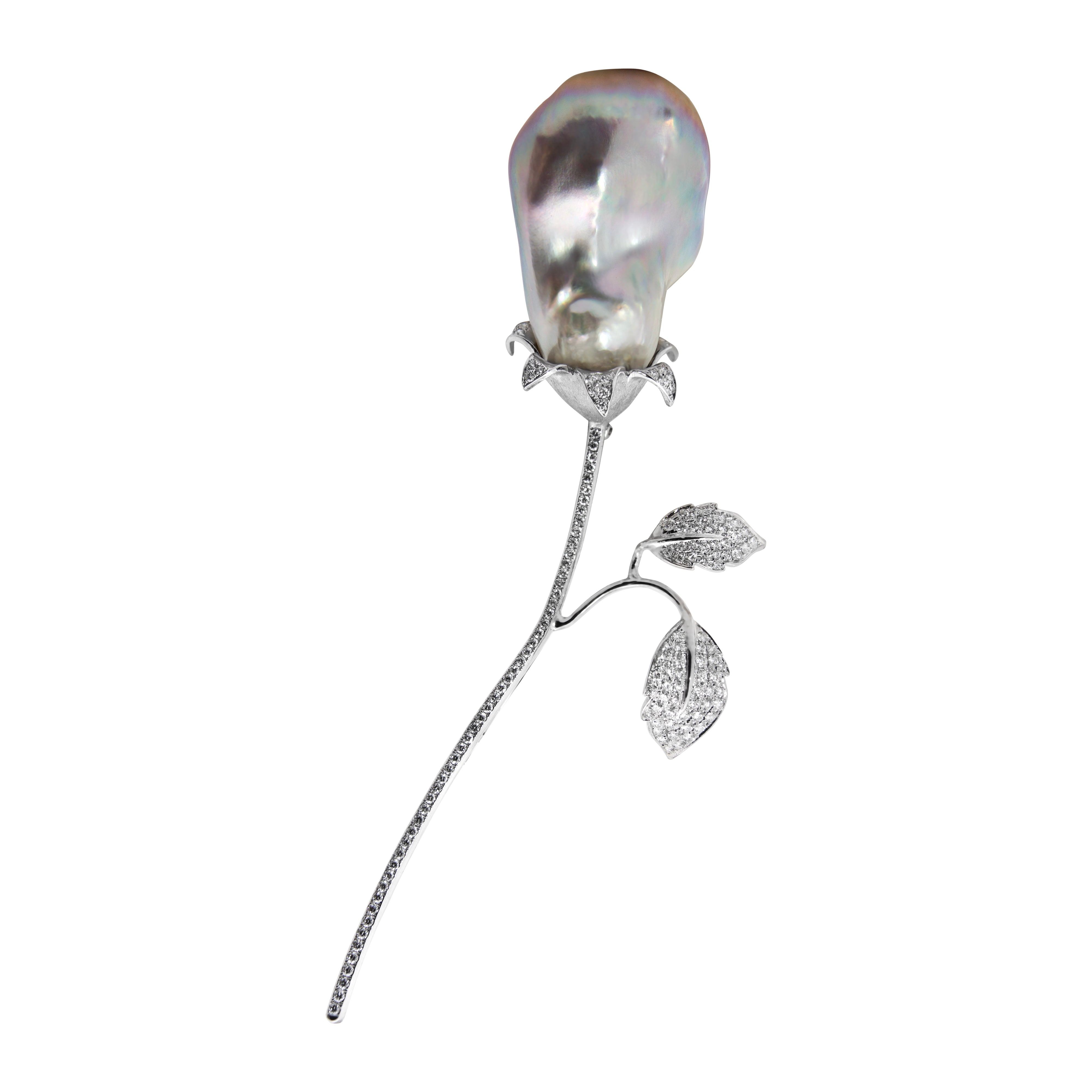 18K white gold rose brooch with baroque pearl and 2.07 ct diamond pavé leaves