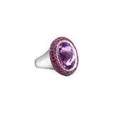 Ring mit Diamanten und roten Saphiren