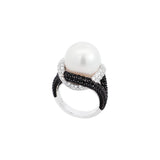 Ring mit Diamanten und roten Saphiren